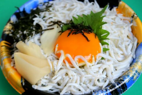 魚小路のシラス丼の写真